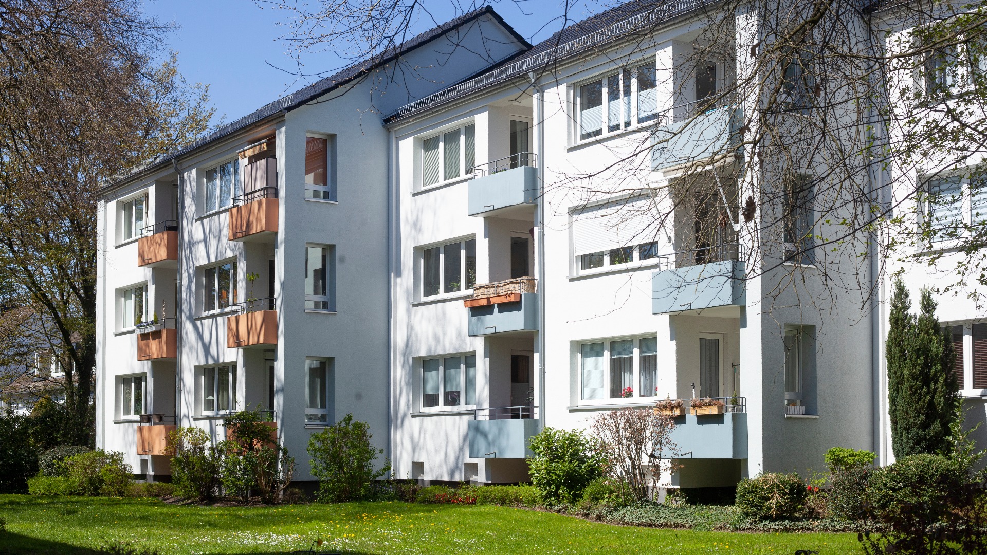 Modernes weises Wohngebäude , Mehrfamilienhaus, , Bremen, Deutschland, Europa