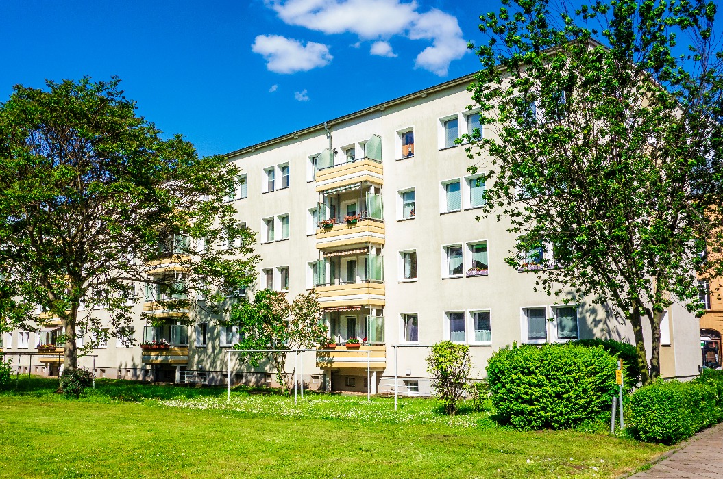 Sanierter Plattenbau